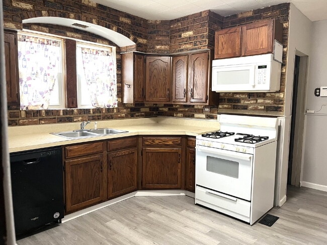 Building Photo - Spacious St. Louis Home for Rent | Convenient Location
