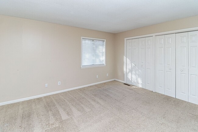 Building Photo - 2 BR, 2.5 BA Townhouse close to SJAFB! Newly renovated!