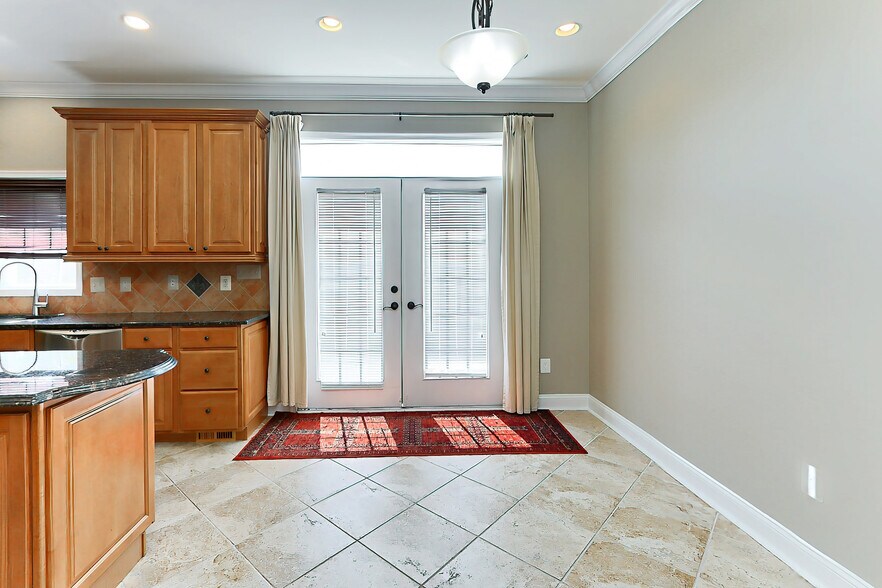 Doors to Deck - 2022 N Culpeper St