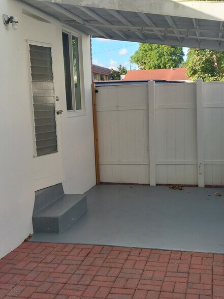 Building Photo - 2312 Van Buren St