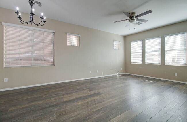 Building Photo - 2014 N 77th Dr