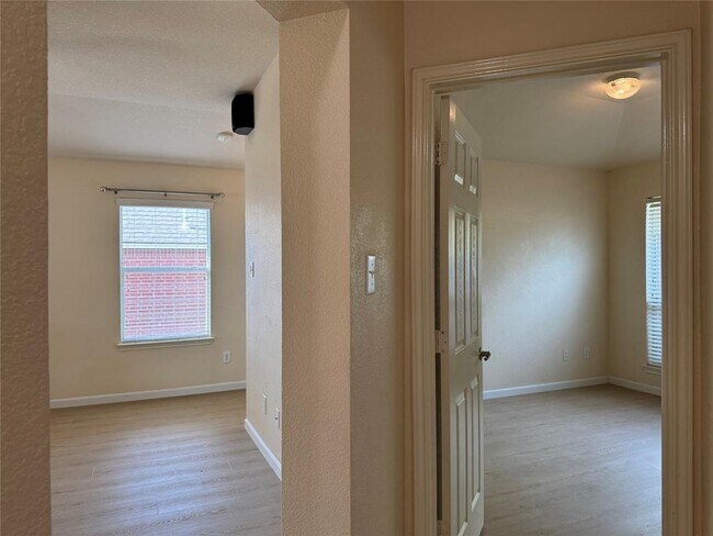 Building Photo - 1015 Remington Dr