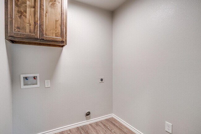 Building Photo - 1/2 Off First Month