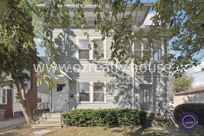 Primary Photo - 1016 Mallet St