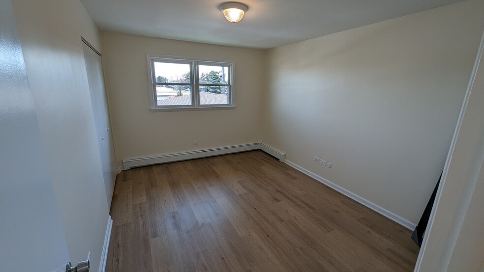 Building Photo - 14475 Jefferson Ave