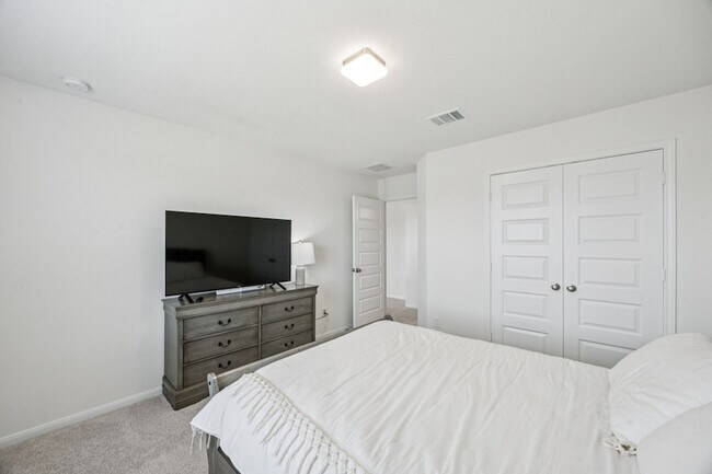Building Photo - 200 Vly Rnch Trl