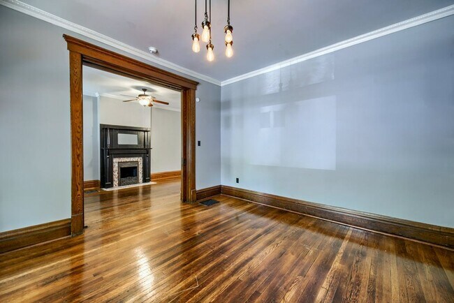 Building Photo - Short North / Victorian Village Stunning Single Family House!