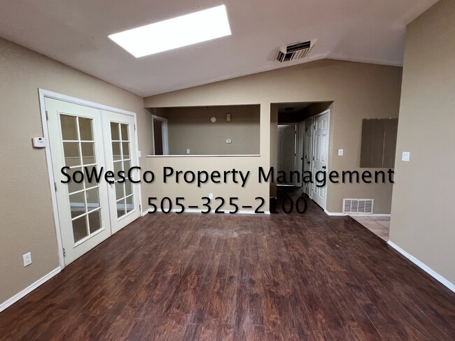 Building Photo - 3 Bedroom Home, Near Target with Garage (Small Dogs Allowed)