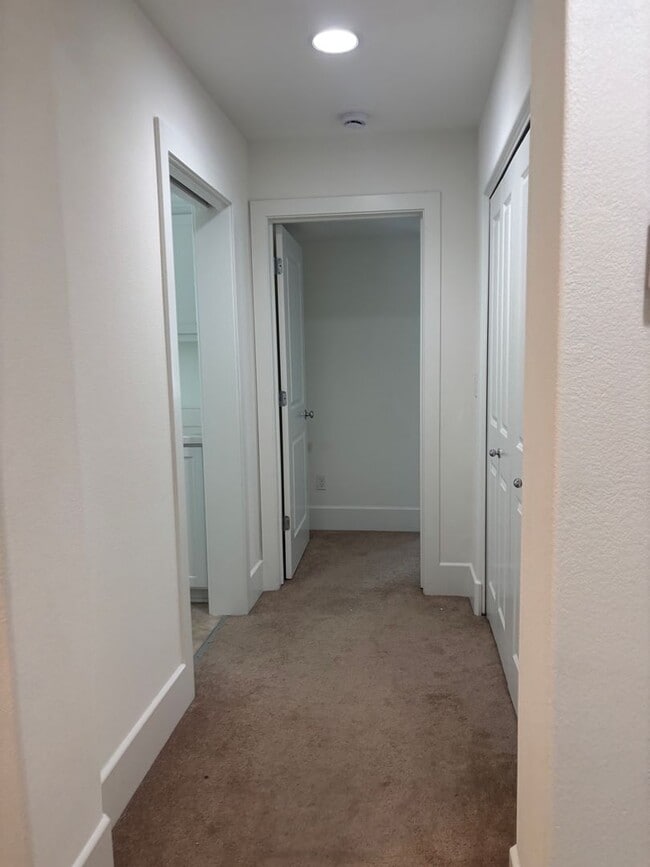 Building Photo - Welcome Home to Grafton Terrace! Ideally l...
