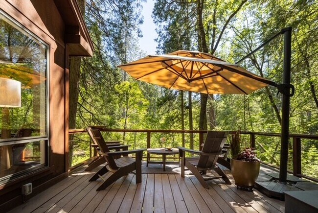 Building Photo - Lovely Deer Creek Frontage 3 Bedroom 2 Bathroom home