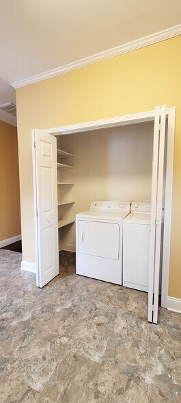 Laundry Closet - 350 Euclid Ave