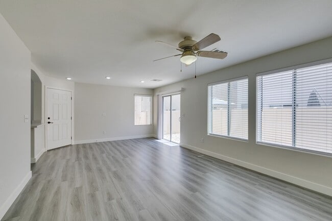 Building Photo - NEWLY UPDATED 4 BEDROOM HOME IN THE SOUTHWEST