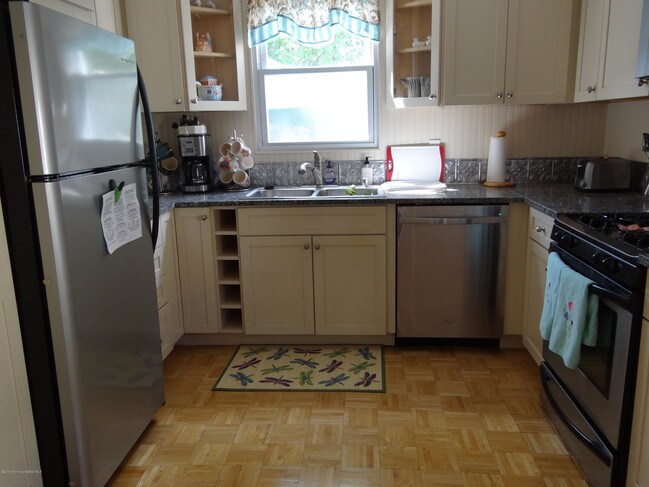 Building Photo - 132 Stockton Ave