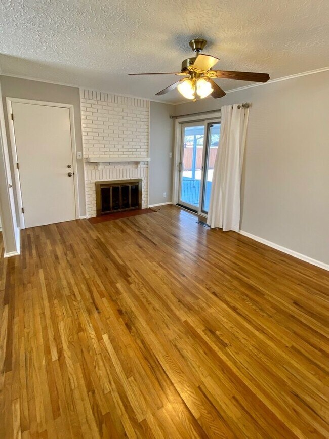 Building Photo - Updated & Renovated in Midtown! 3 Bedrooms...