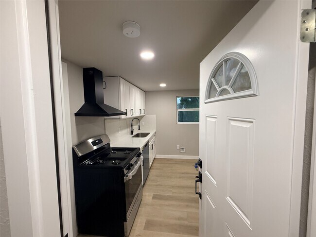 Building Photo - 5238 Pease St