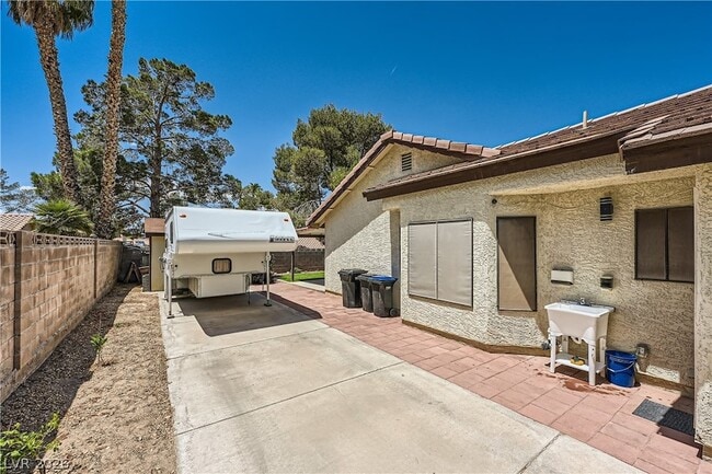 Building Photo - 113 Montclair Dr