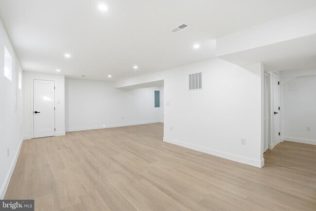 Building Photo - 10704 Howerton Ave