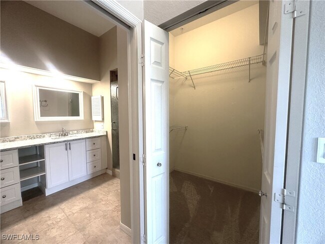 Building Photo - 6922 Satinleaf Rd N