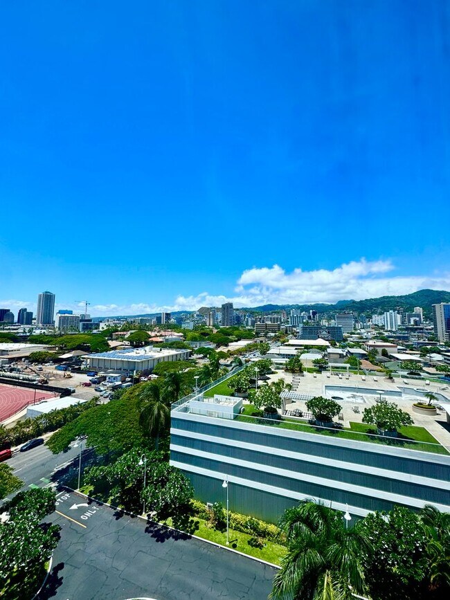 Building Photo - 1 bedroom in MOANA PACIFIC!