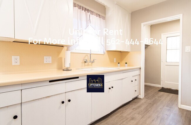 Building Photo - House - 3 Bedrooms / 2 Bathrooms - West Co...