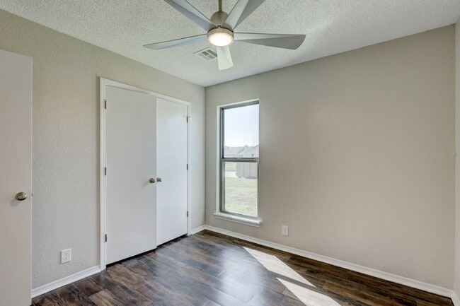 Building Photo - Home Like Living at Apartment Prices
