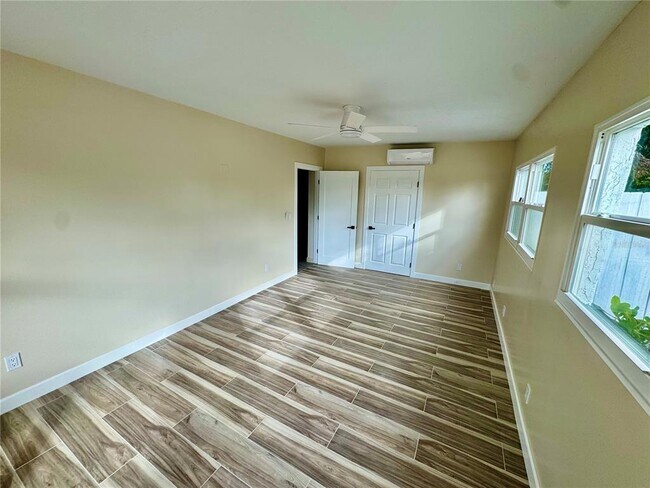 Building Photo - 1500 Carson Cir NE