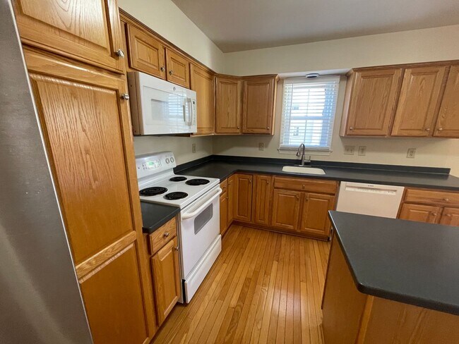 Building Photo - Luxurious And Spacious 3 Bed 2 Bath Brick Townhouse In Tysons Station