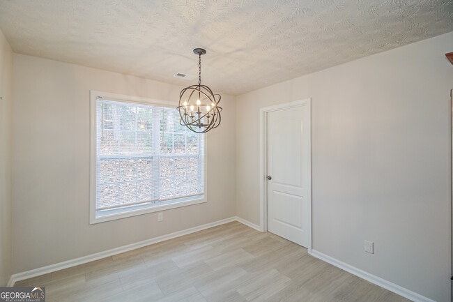 Building Photo - 5862 Homestead Cir