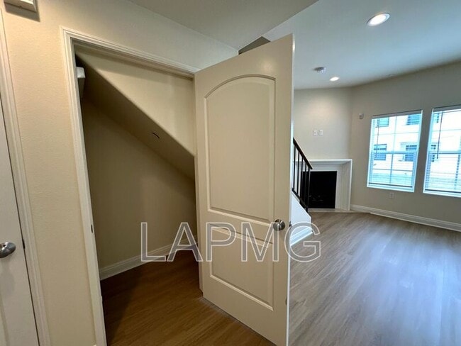 Building Photo - 12217 Moorpark St