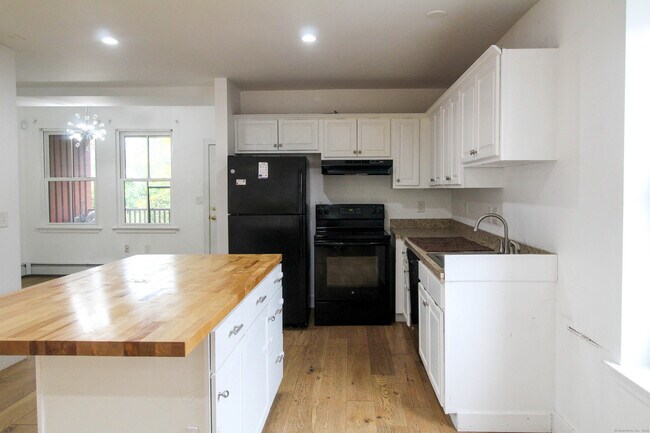 Building Photo - 41 Wolcott St