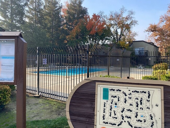 Building Photo - One Bedroom Condo In Sunpointe Condominiums.