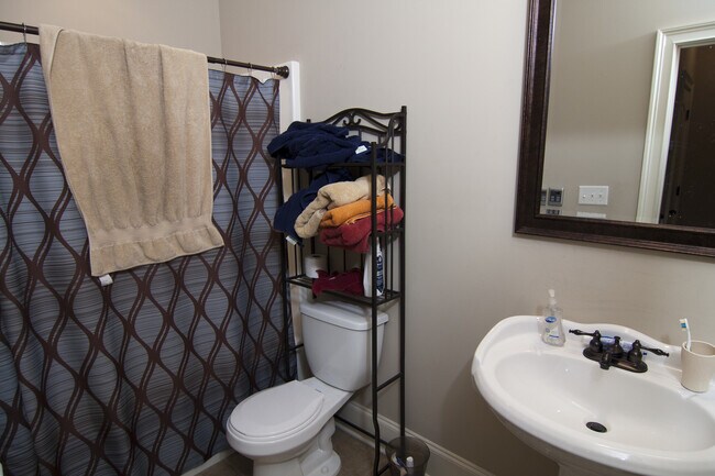 Building Photo - 159 Fallsgrove Dr
