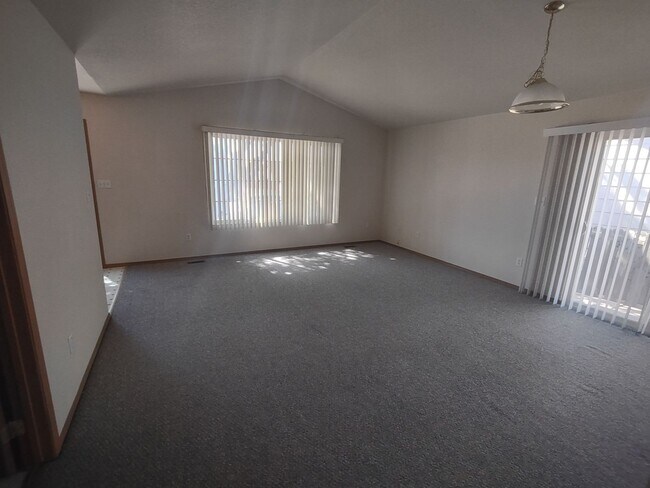 Building Photo - ALL PROSPECTIVE TENANTS MUST SUBMIT A $58 NON-REFUNDABLE APPLICATION FEE PER APPLICANT ONLINE AND...