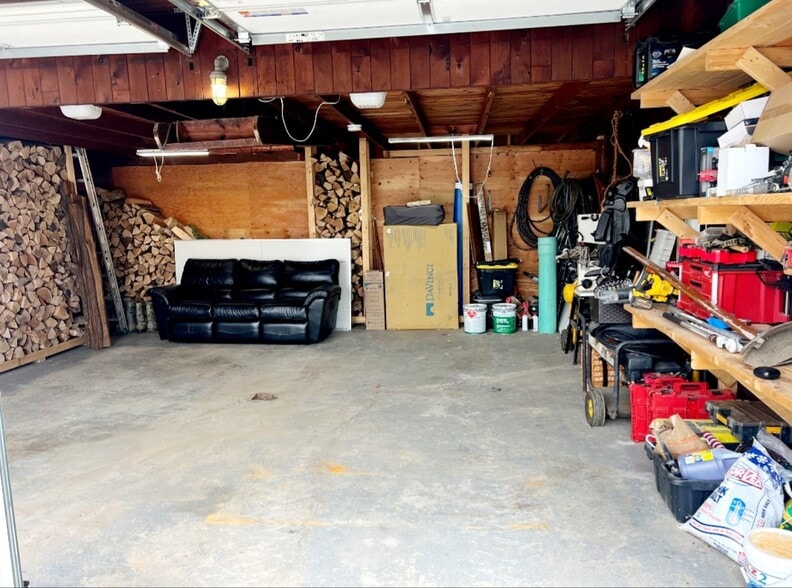 Building Photo - 1100 Orchard Park Rd