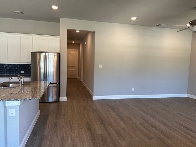 Building Photo - 6556 Iron Horse Blvd