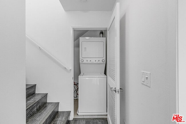 Building Photo - 4980 S Centinela Ave