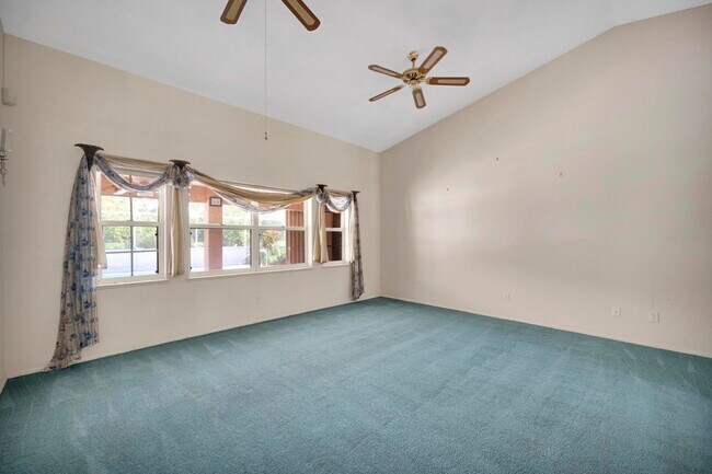 Building Photo - 1732 SW Lexington Dr