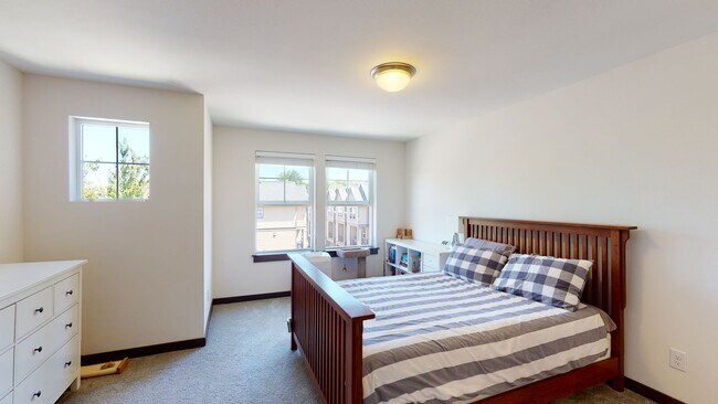 Building Photo - West Seattle Townhome - 2 bedroom 2 bathroom located in Sylvan Ridge Townhomes!  Available now!