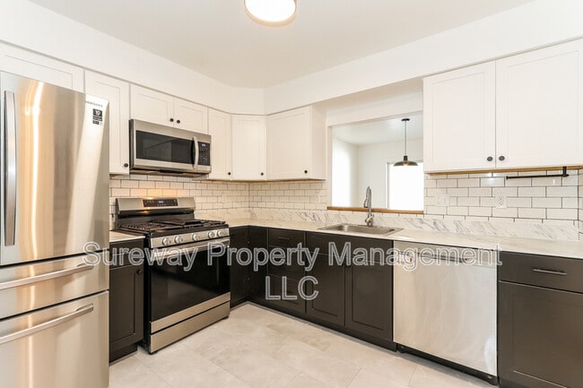 Building Photo - 316 Lake Side Dr