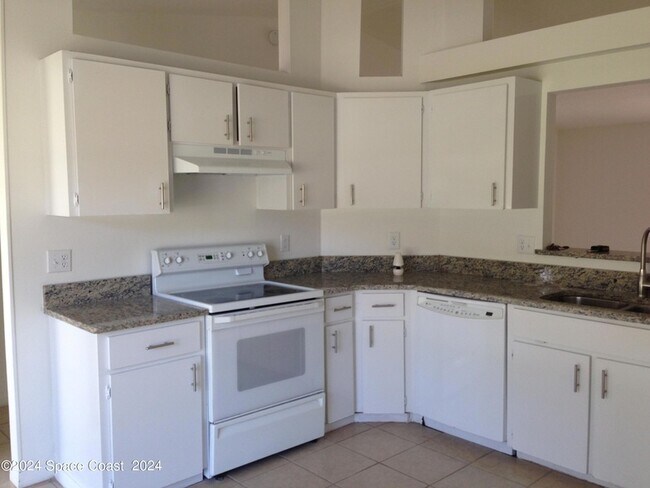 Building Photo - 639 Dwight Ave SE