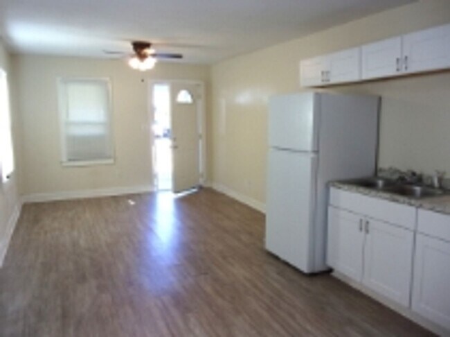 Building Photo - 347 Friedham