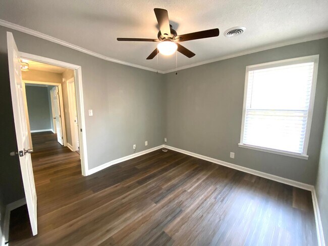 Building Photo - 1103 Rosebrook Dr