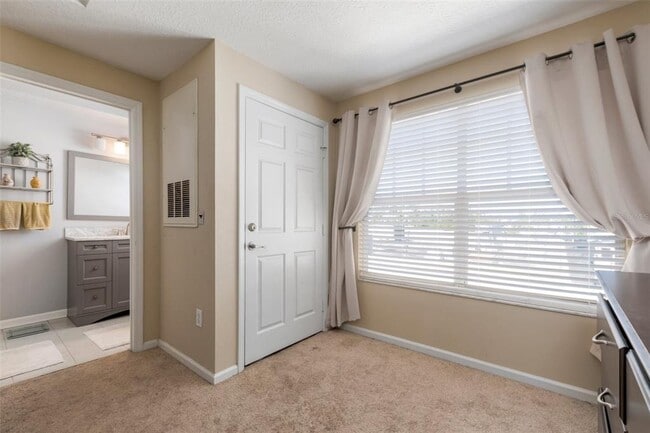 Building Photo - 800 S Dakota Ave