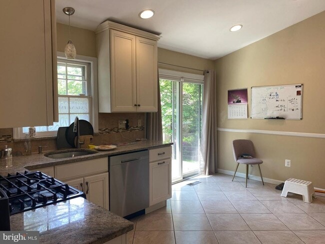 Building Photo - 947 Farm Haven Dr