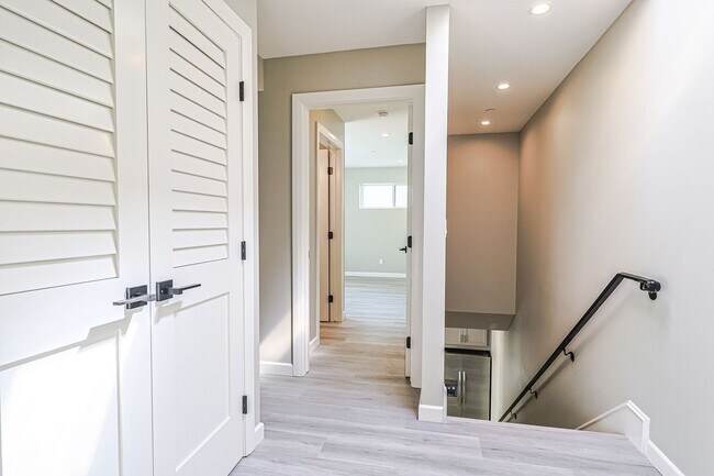 Building Photo - Newly built 4 bed/4 bath townhome in a 6-u...