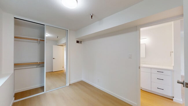 Building Photo - 2031 Castro St