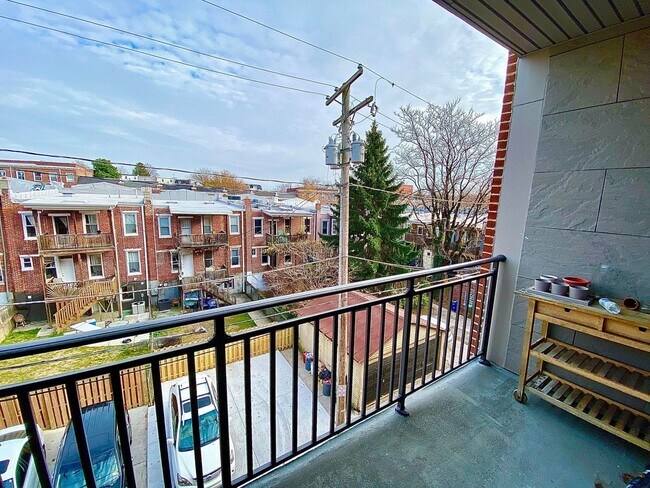 Building Photo - Charming 2 Bed/2 Bath Condo in Heart of Charles Village, Baltimore, MD!