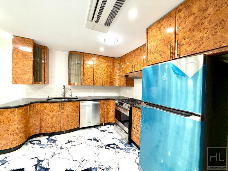 Building Photo - 63 AVENUE