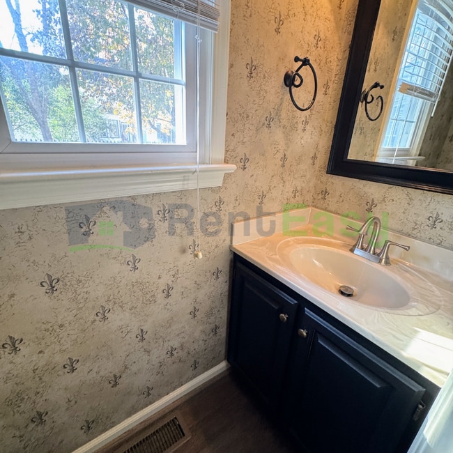 Building Photo - 1001 Fox Rdg Ct