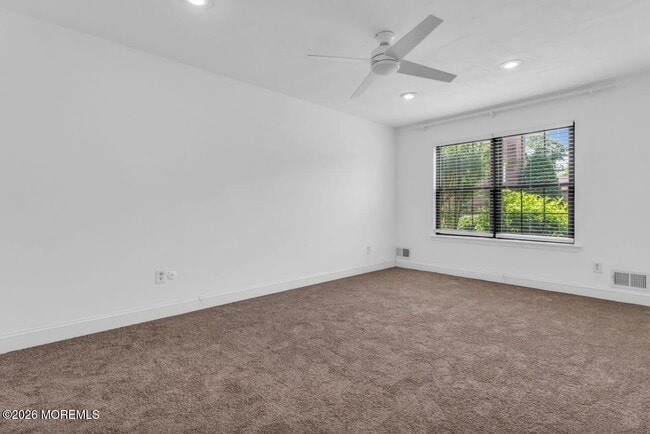 Building Photo - 803 Wellington Pl